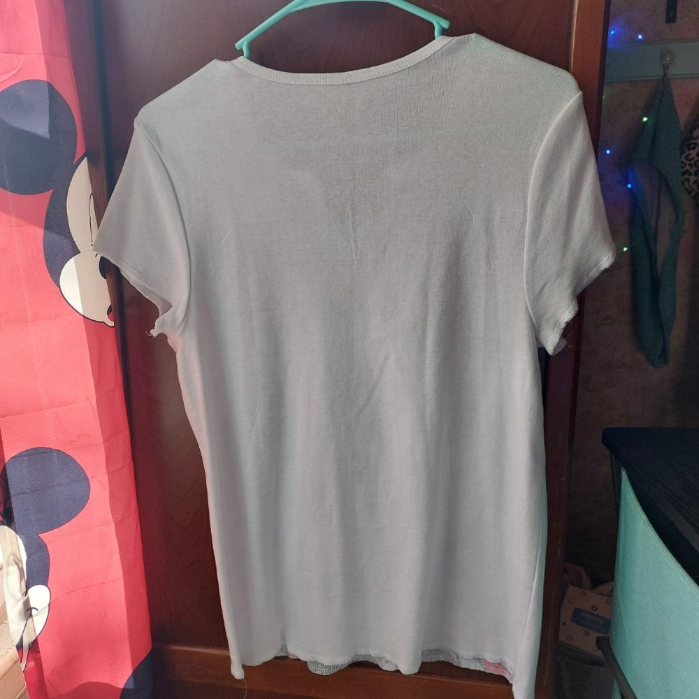 9$ SALE: Minnie Mouse T-shirt - Picture 2 of 3
